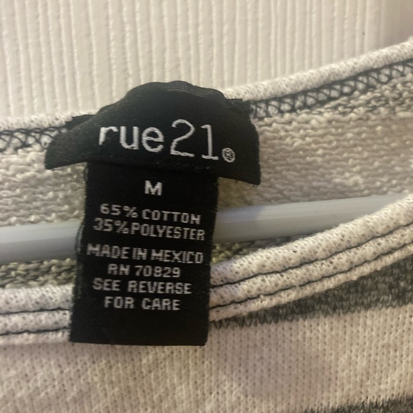 Striped rue 21 shirt medium women’s - Picture 2 of 3